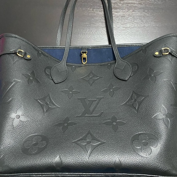 Louis Vuitton Handbags - Authentic Louis Vuitton black leather Neverfull
